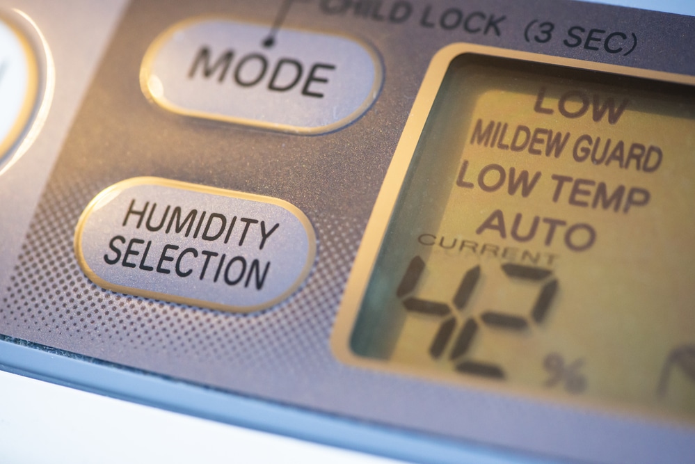 Humidity selection button and LCD screen