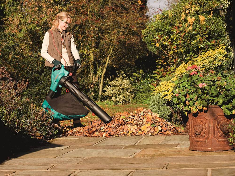 how to use a leaf blower