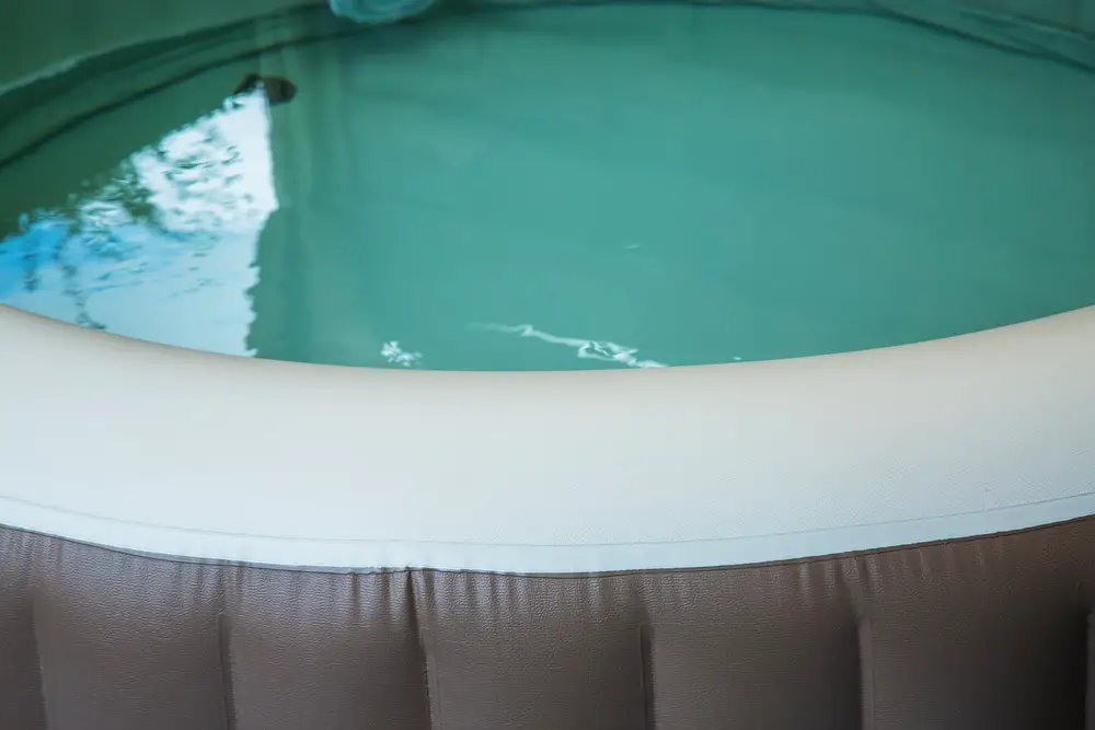 How to Insulate an Inflatable Hot